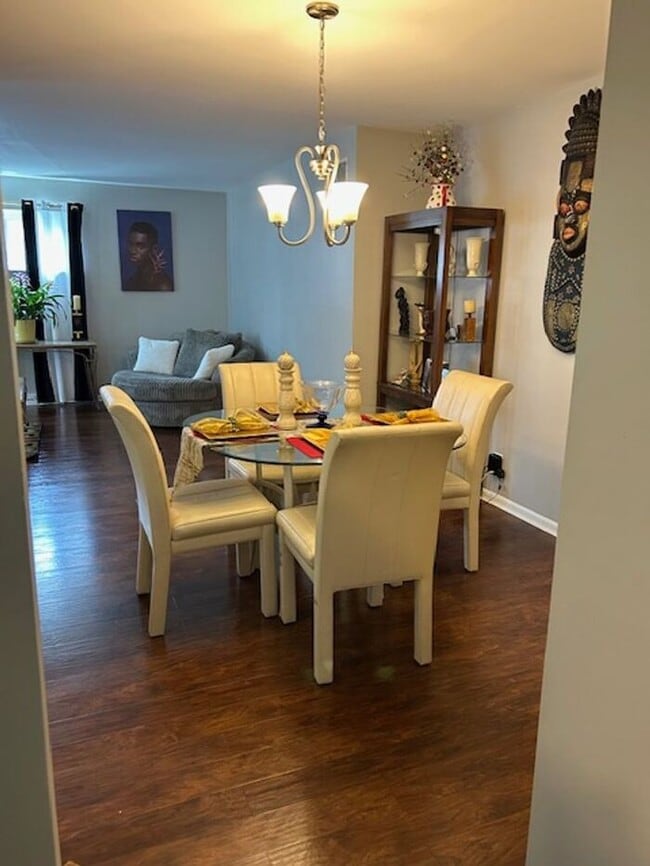 Building Photo - Adorable 2BR 1.5BA w/ Attached Garage • Yard in Roselawn