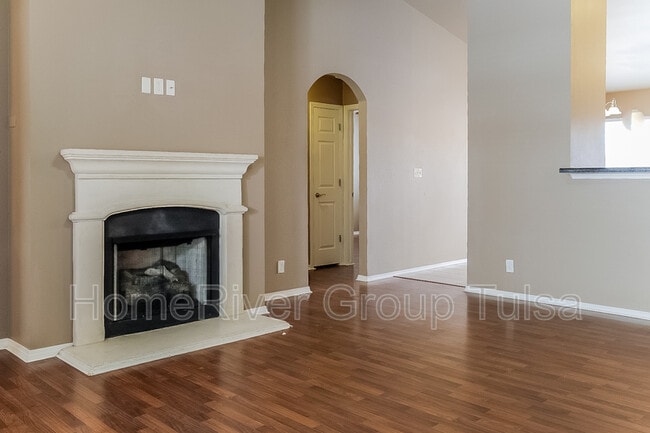Building Photo - 515 East 147th St S