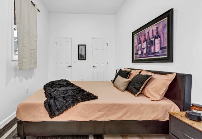 Building Photo - 574 Niagara St