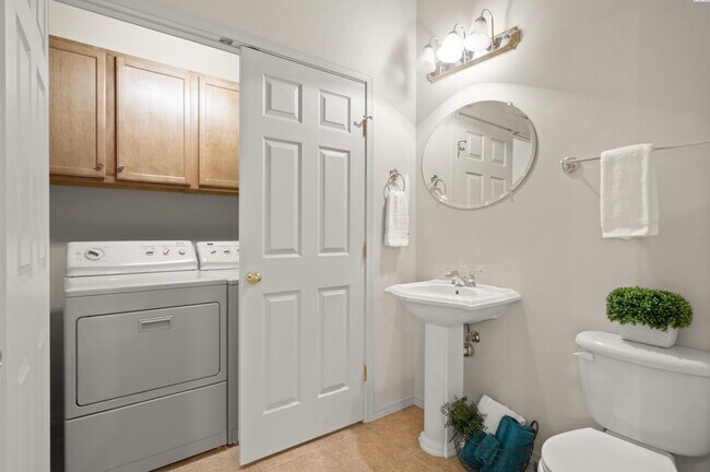 Building Photo - 9722 Vincenzo Dr