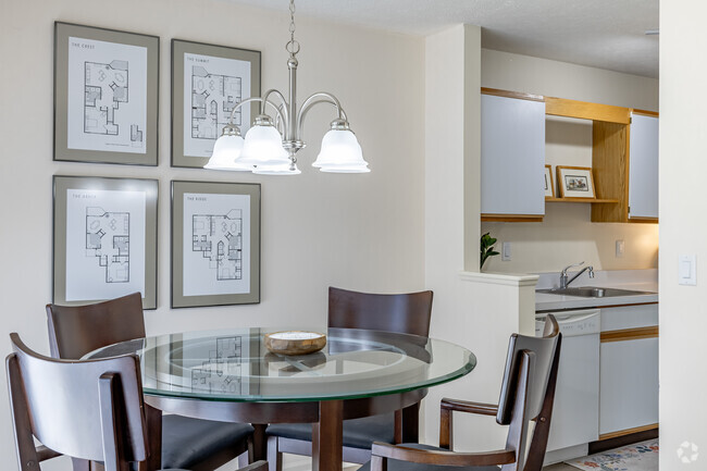 2BD, 2BA - 1,025SF - Dining Room - Cascade Ridge Apartments