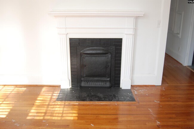 Building Photo - 2523 Wilmot Ave