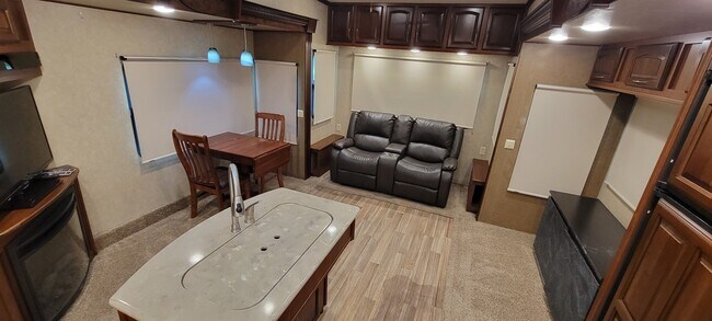 Foto del edificio - 15473 Peach Orchard Rd
