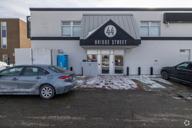 Entrance - 44 Bridge St