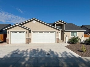 Building Photo - 1117 Dixie Ln