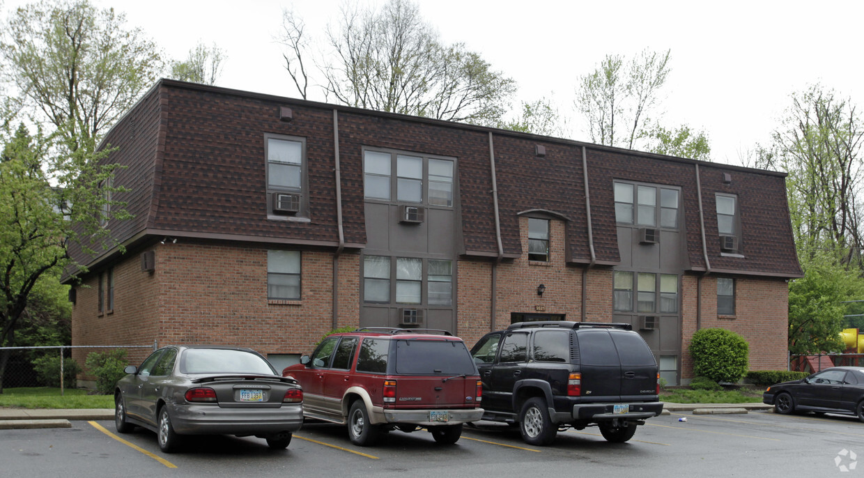 Building Photo - Western Glen