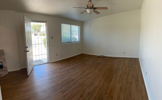 Sala de estar - 10464 W Oakmont Dr