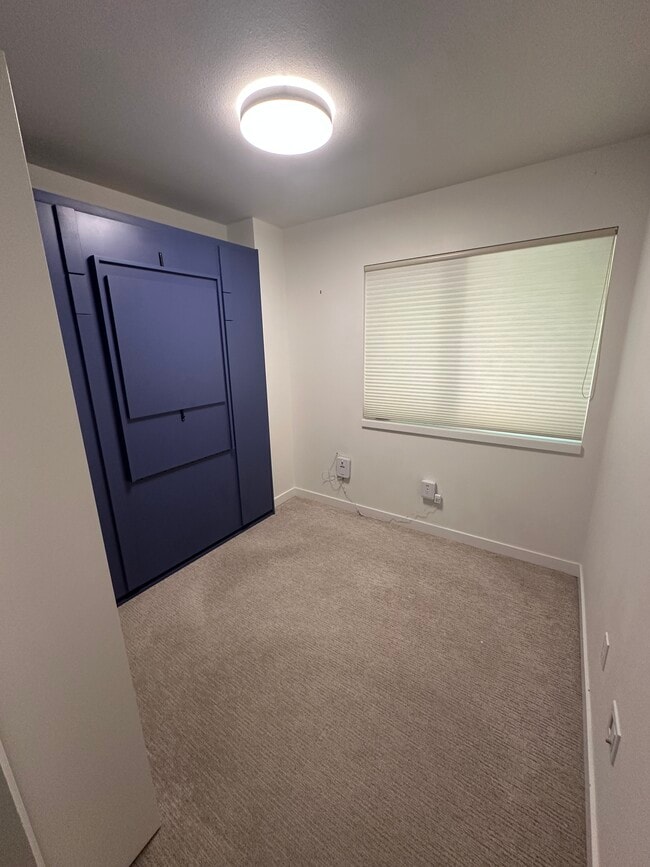 Building Photo - Capitol Hill Townhome