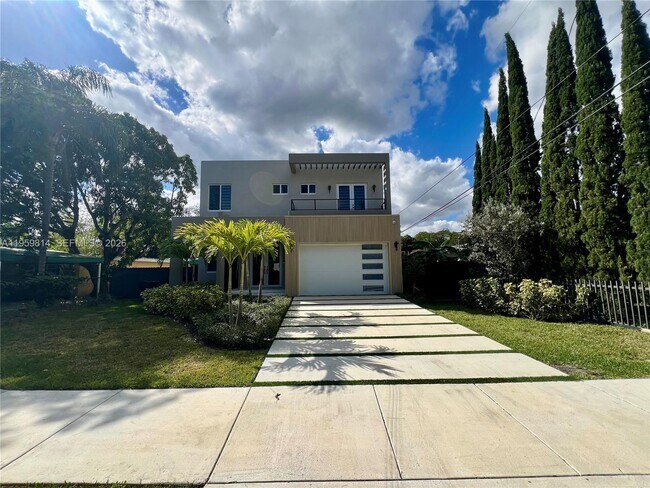 Building Photo - 7850 SW 67th Ave