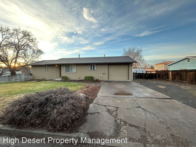Foto del edificio - 2 br, 1 bath House - 185 NE Oak St.