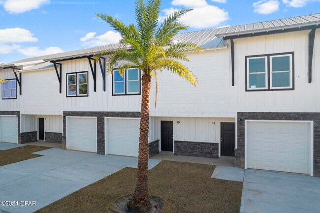 Building Photo - 7061 Patronis Dr