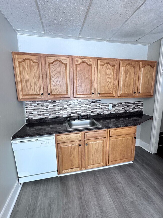 2 W Stiegel St Unit 4, Manheim, PA 17545 Room for Rent in Manheim, PA