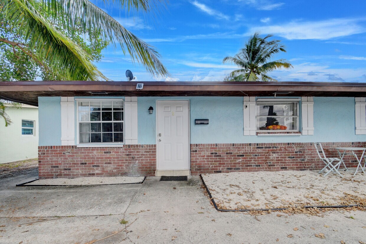 210 SE 4th Ave Unit 2, Boynton Beach, FL 33435 Condo for Rent in