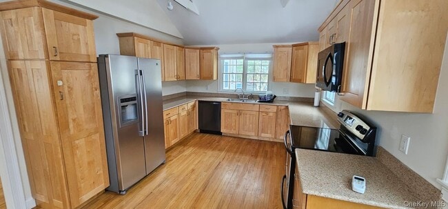 Building Photo - 4 Lloyd Point Dr