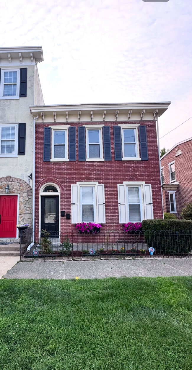 Building Photo - 1703 N Union St