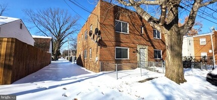 Building Photo - 3207 11th Pl SE