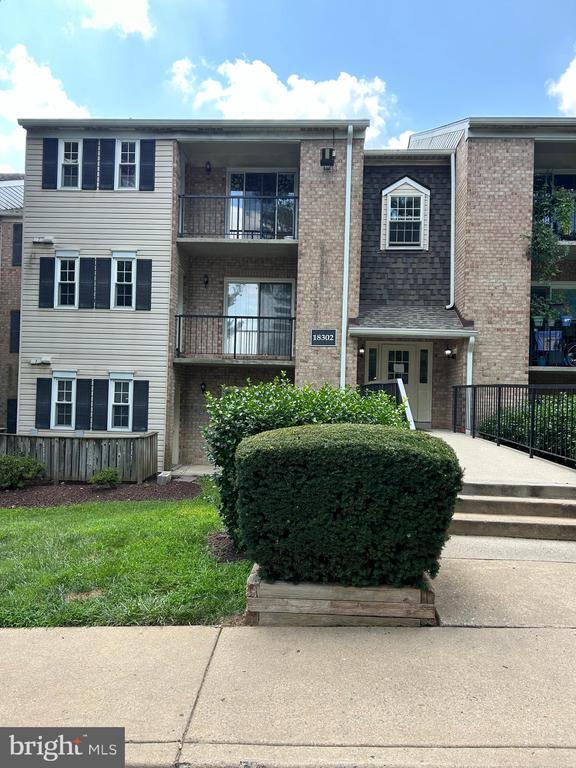Building Photo - 18302 Streamside Dr