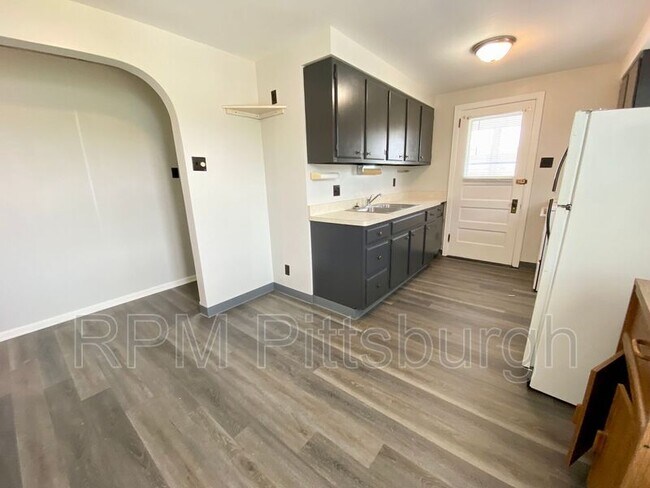 Foto del edificio - 7209 Front River Rd