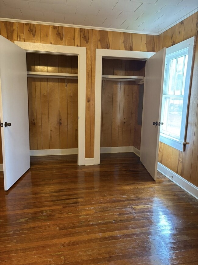 Building Photo - 131 Castille St