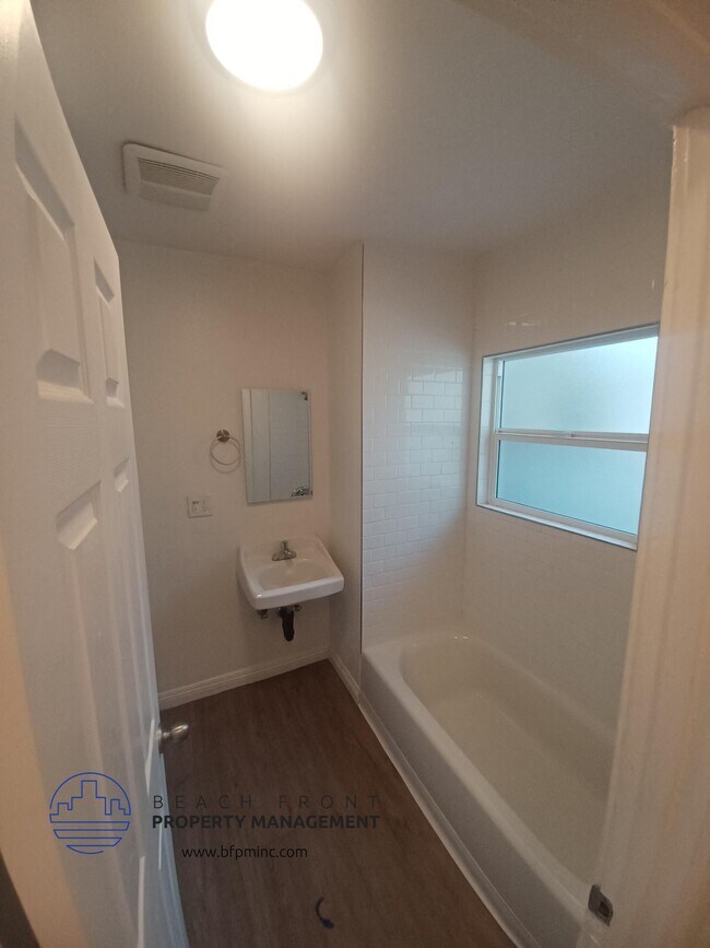 Foto del edificio - 1145 E 1st St