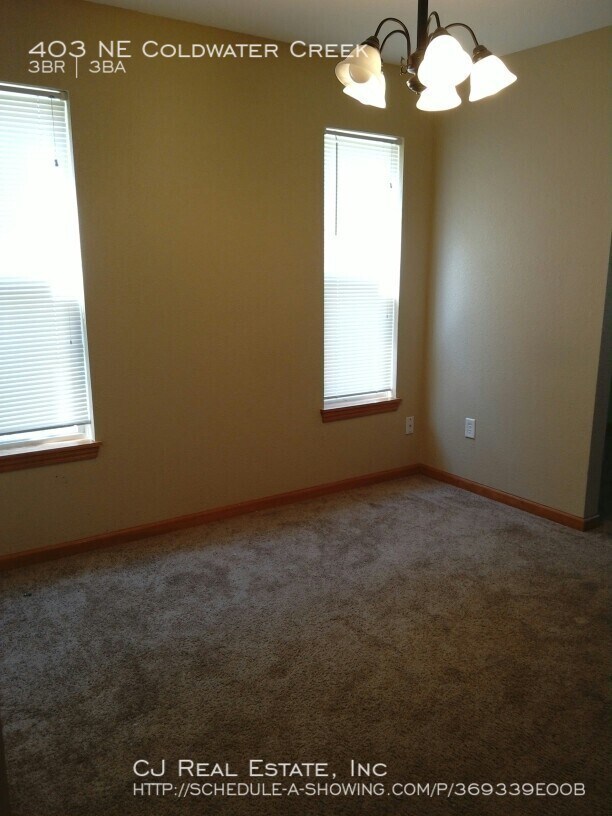 Building Photo - 403 NE Coldwater Creek Dr
