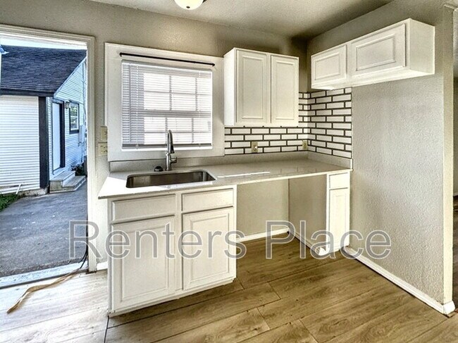 Foto del edificio - 513 E 8th St