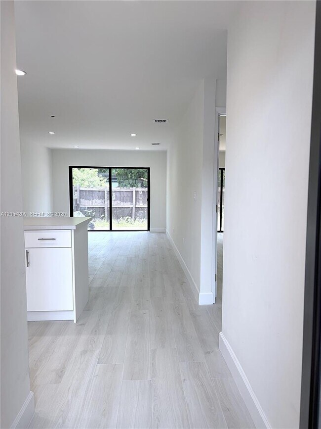 Foto del edificio - 3809 SW 82nd Ave
