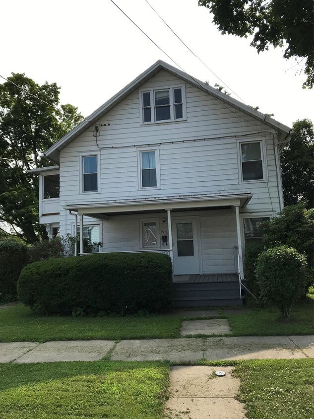 Primary Photo - 917 Davis St