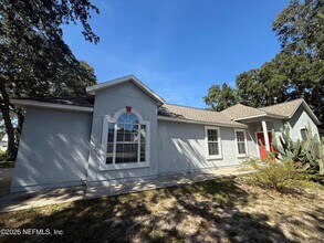 Building Photo - 2418 Hydrangea St