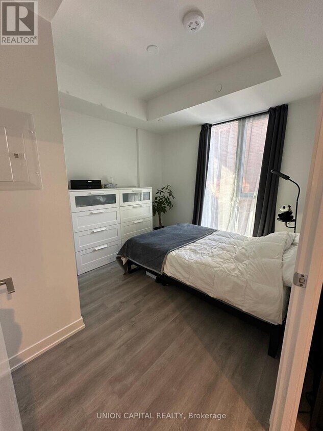 Photo principale - 8119-8119 Birchmount Rd