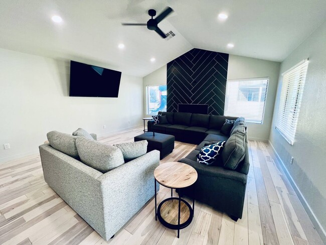 Building Photo - Savannah Square/Savannah Harbor