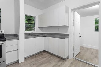 Building Photo - 27 NE 60th Terrace Building Photo - 27 NE 60th Terrace