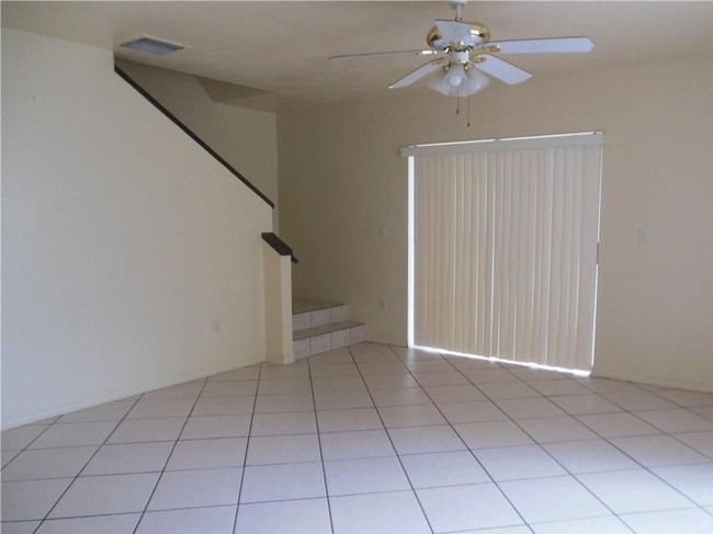 Foto del edificio - Fabulous 2 Bedroom 2.5 Bath Brandon Townhome