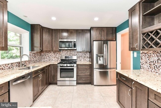 Building Photo - 9205 Hamilton Dr
