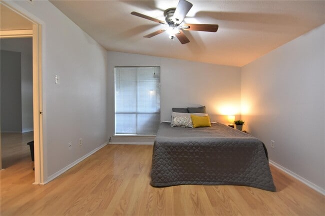 Building Photo - 2627 Douglas Ave