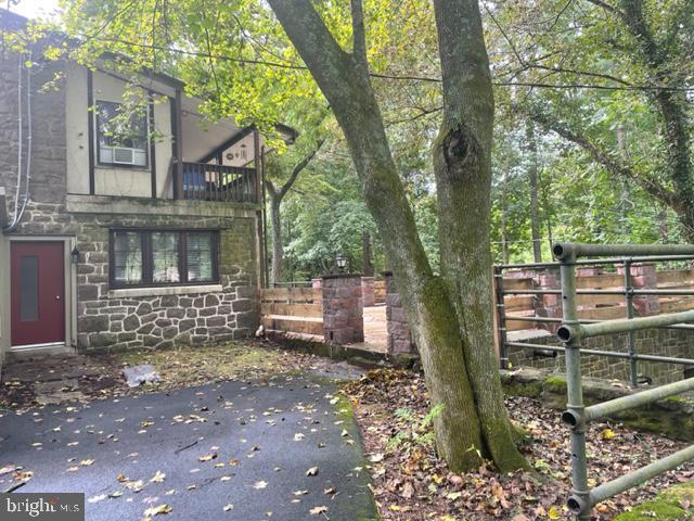 Foto del edificio - 65 Meadow Glen Ln