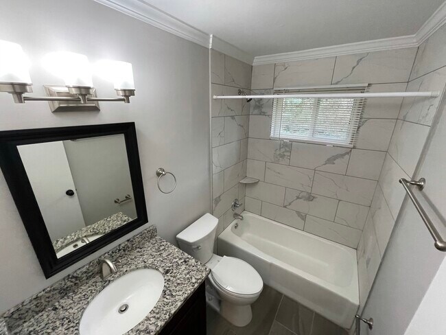 Foto del edificio - 2040 DeKalb Ave NE