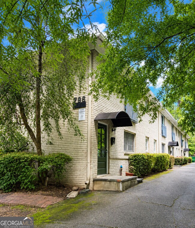 Building Photo - 798 St Charles Ave NE