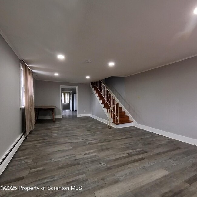 Building Photo - 37 Hickory St