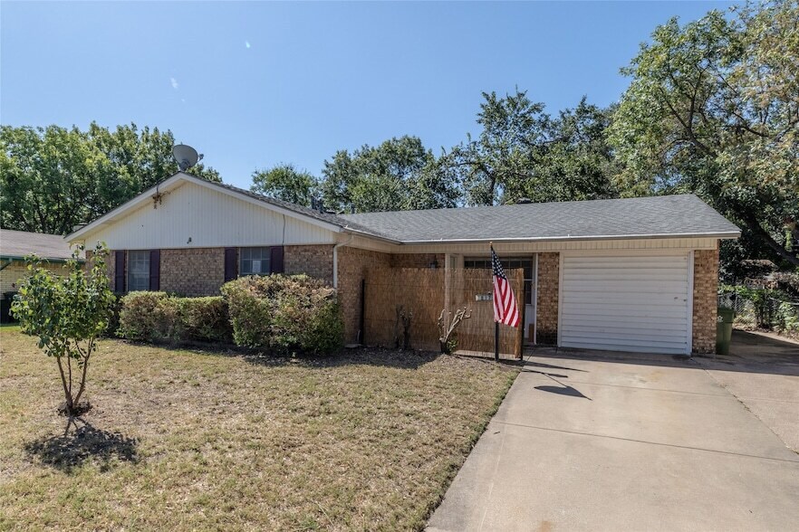 Foto principal - 817 Edgehill Dr