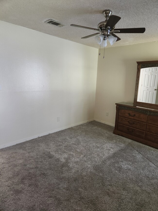Building Photo - 8190 Stonebrook Dr