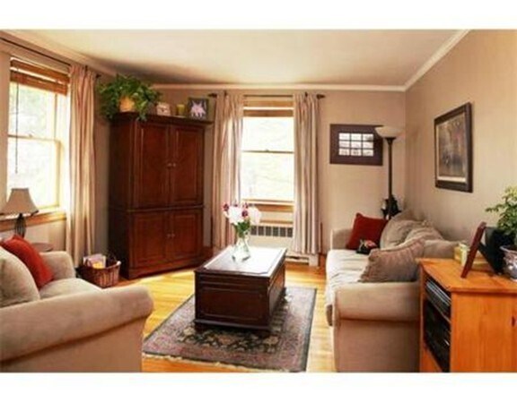 Building Photo - 116 Floral St