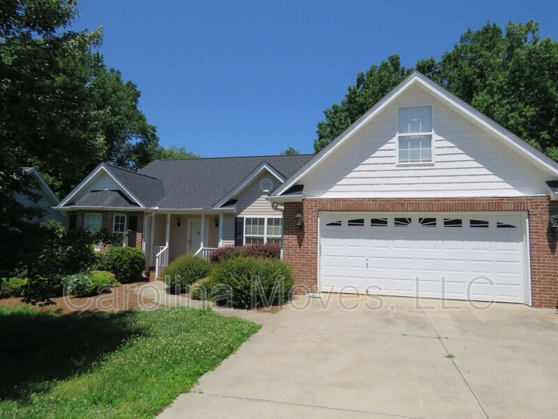 Foto principal - 22 Cunningham Cir