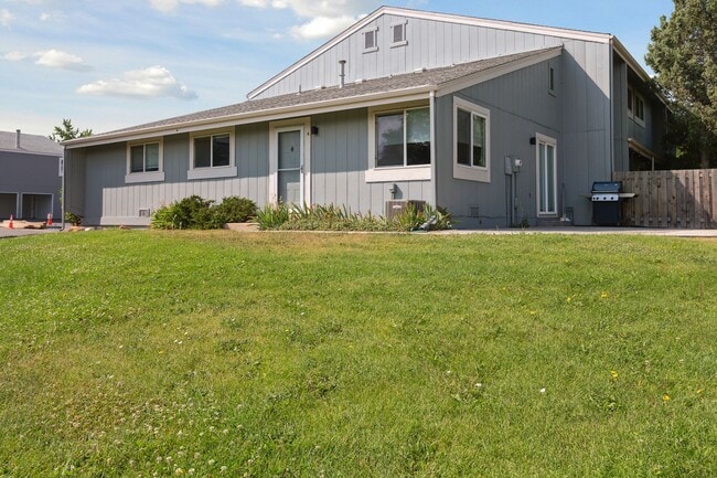 Building Photo - Beautifully Renovated 3bed / 2bath in PRIM...