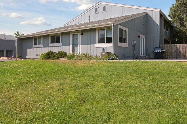 Foto del edificio - Fall 2026 Pre-Leasing!! Beautifully Renovated 3bed / 2bath in PRIME Boulder location with POOL !!!