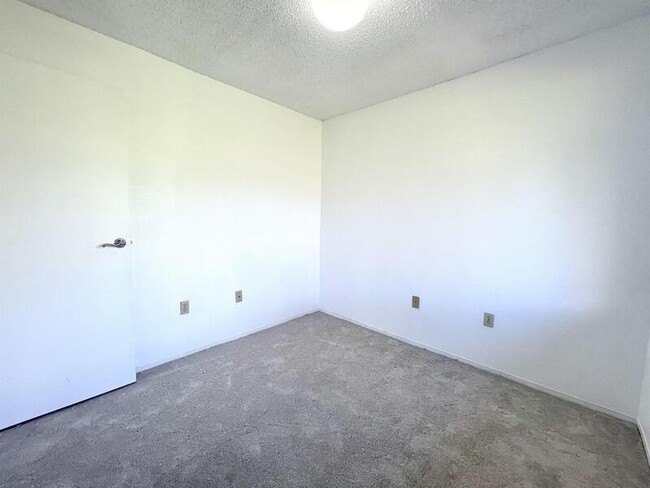 Building Photo - 95-1058-1058 Kuauli St