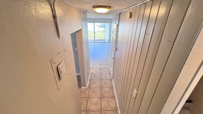 Building Photo - "Second Month of Rent FREE" Charming 1 Bed...