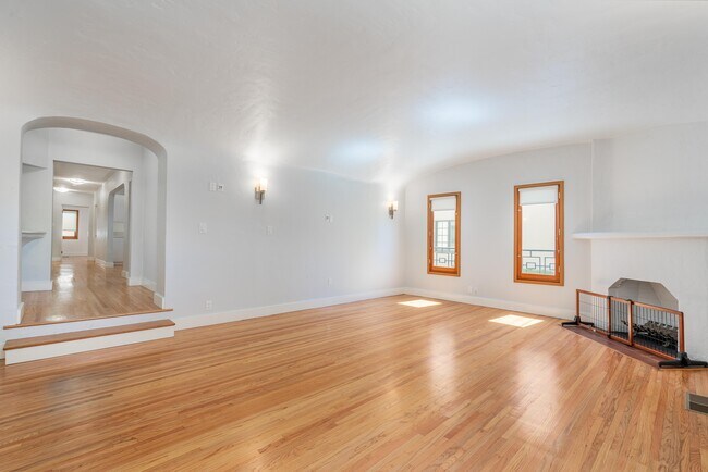 Foto del edificio - 8245 W 4th St