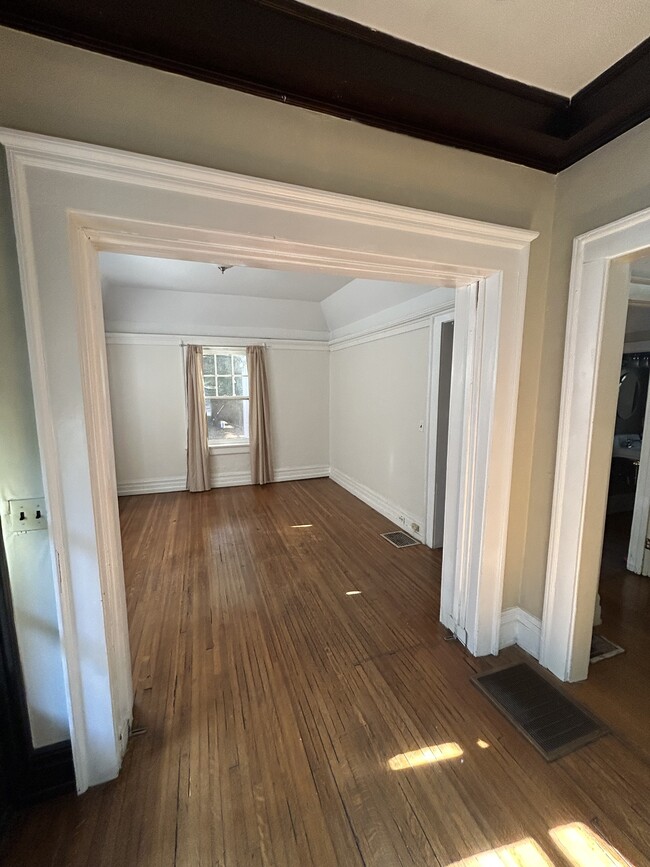 Dining room - 1048 28th St S