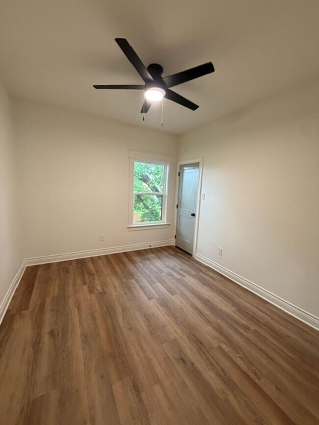 Foto del edificio - 305 Live Oak St